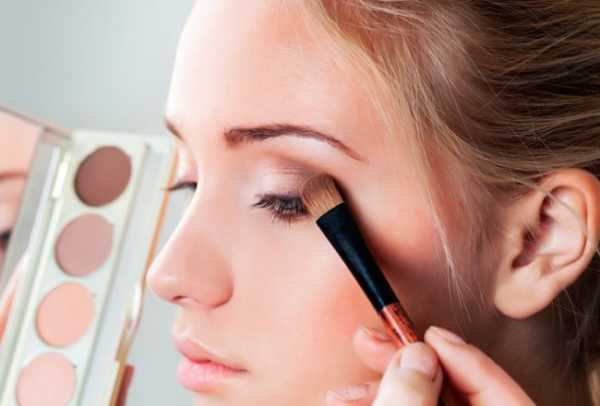 Как поправить макияж? Нанесения рассыпчатых теней