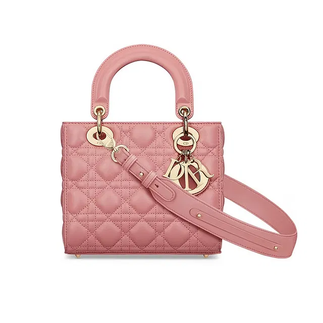Красивая розовая сумочка
