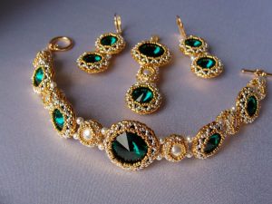 Украшения из бисера