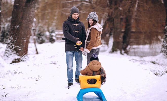 Прогулка зимой с ребенком