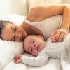 Совместный сон с ребенком: надо ли спать маме вместе с малышом