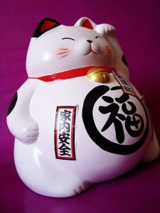 Японский символ удачи – котики Манэки-Нэко