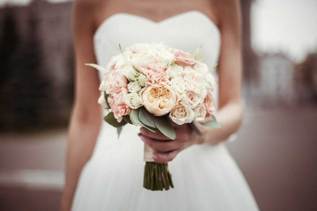 Как выбрать букет для невесты к свадьбе правильно