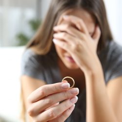 Как женщине пережить развод