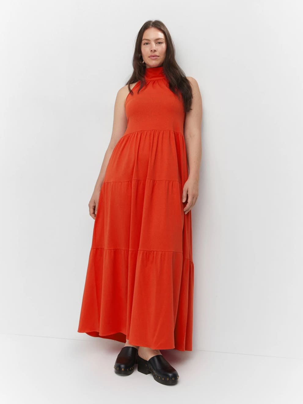 Красное длинное платье 