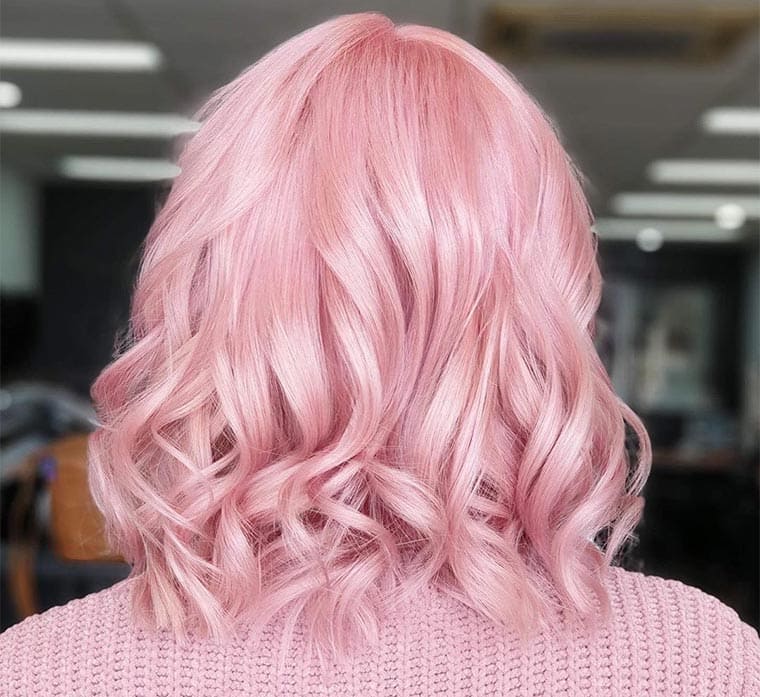 Нежно-розовый цвет волос