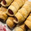 Сосиски, запеченные в слоеном тесте: быстро и вкусно Сосиски, запеченные в слоеном тесте: быстро и вкусно