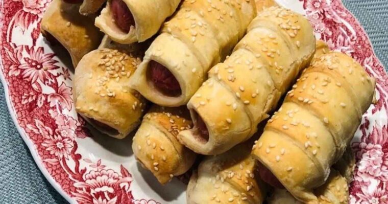 Сосиски, запеченные в слоеном тесте: быстро и вкусно Сосиски, запеченные в слоеном тесте: быстро и вкусно