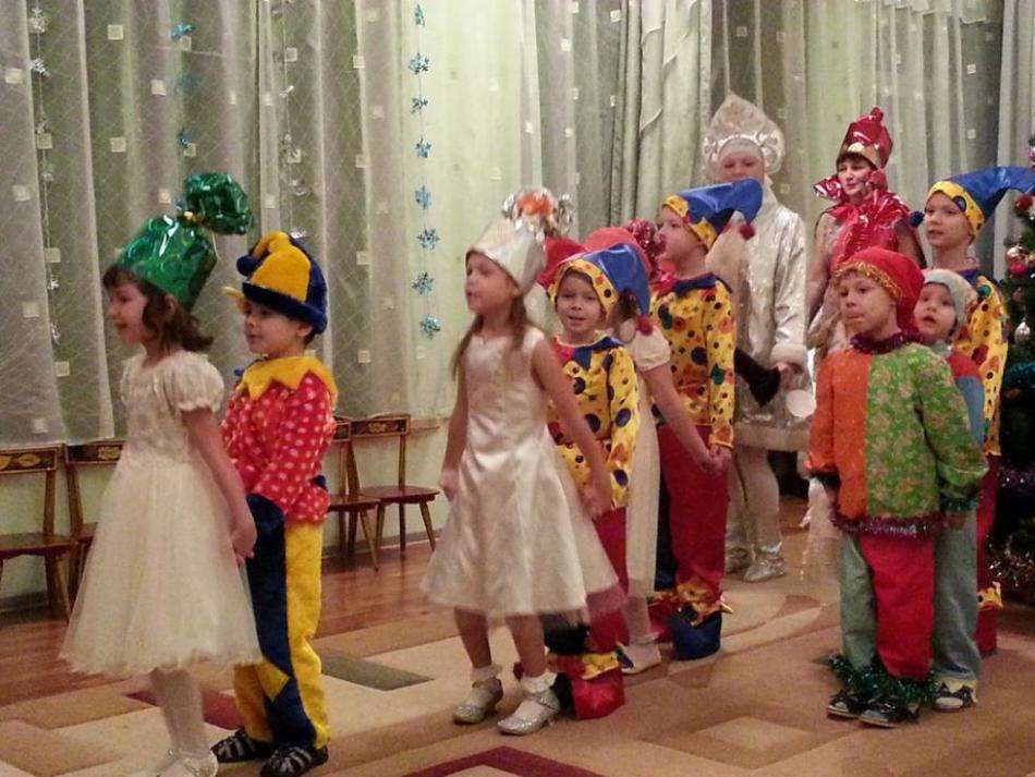 Игра — песня «Саночки».