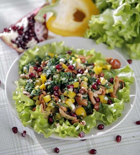 Грибы с грецкими орехами