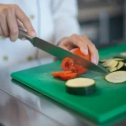 Удаление пятен с пластиковой разделочной доски